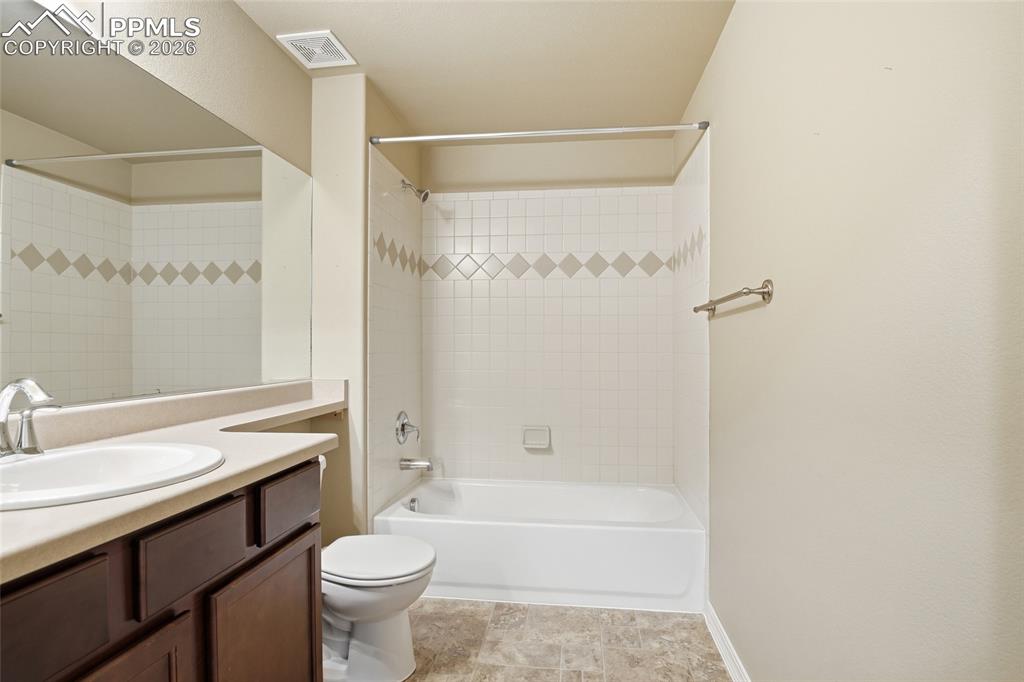 Image 24 of 34: Bathroom