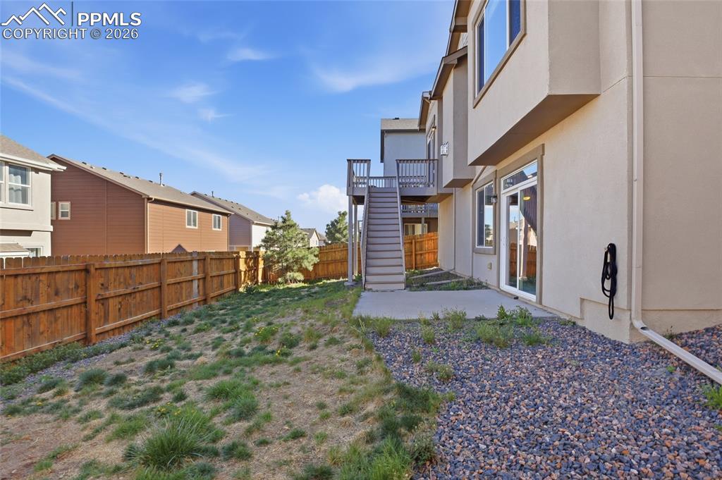 Image 29 of 34: Yard