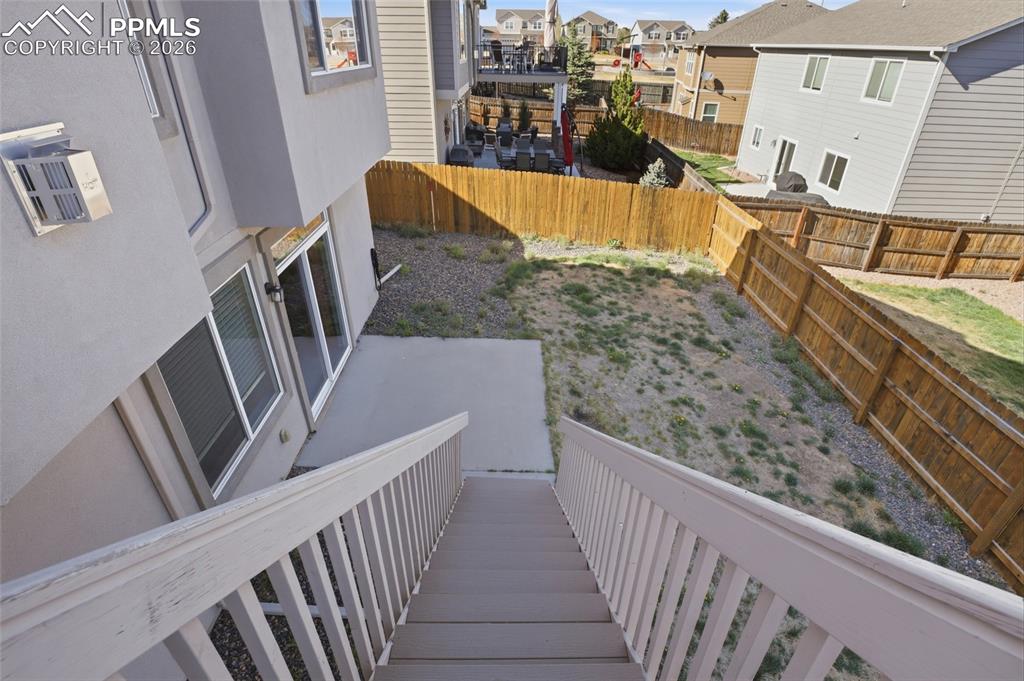 Image 32 of 34: Yard