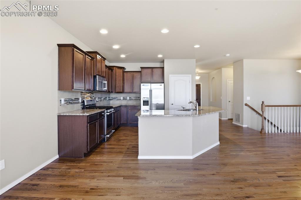 Image 7 of 34: Kitchen