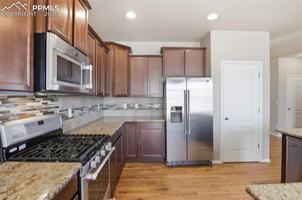 Image 9 of 34: Kitchen