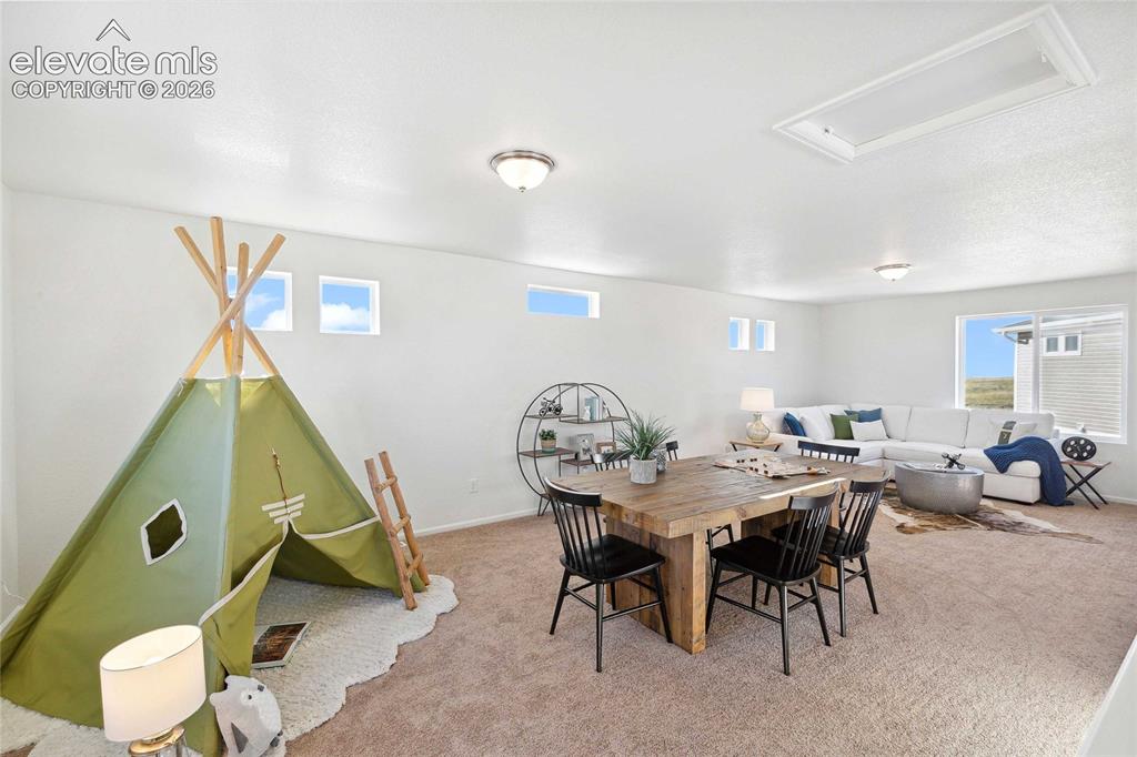 Image 17 of 33: Dining Area