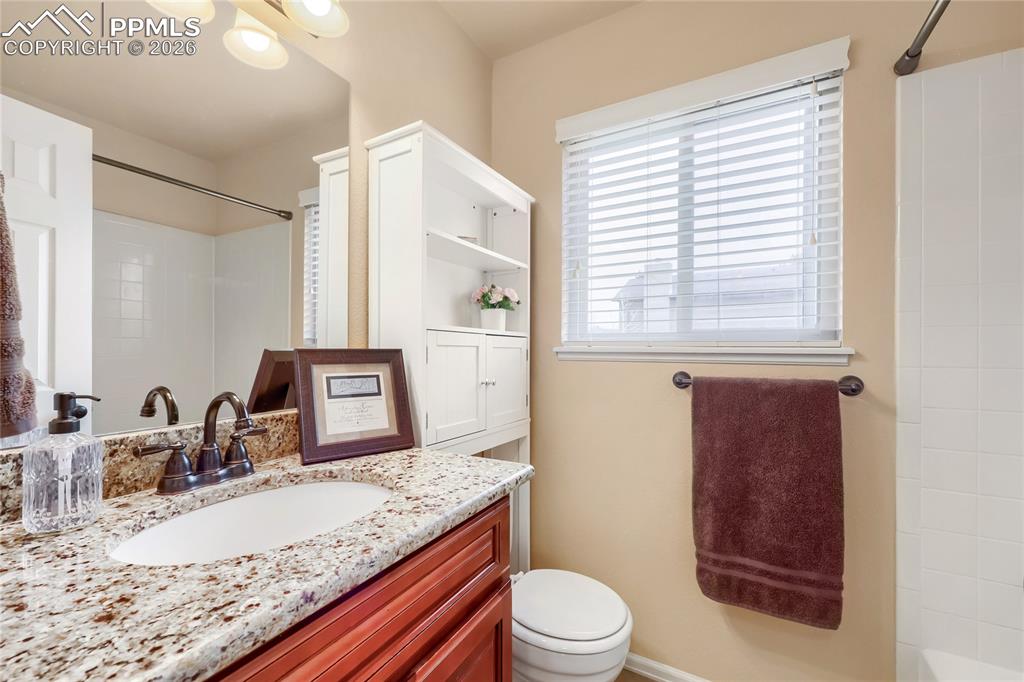 Image 11 of 24: Bathroom