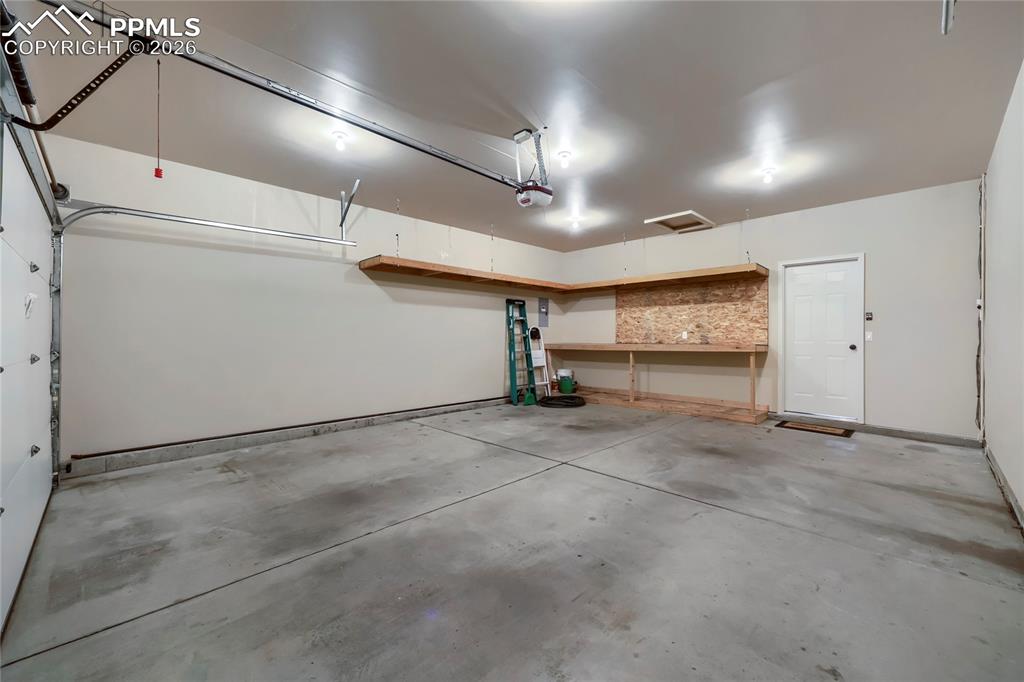 Image 24 of 24: Garage