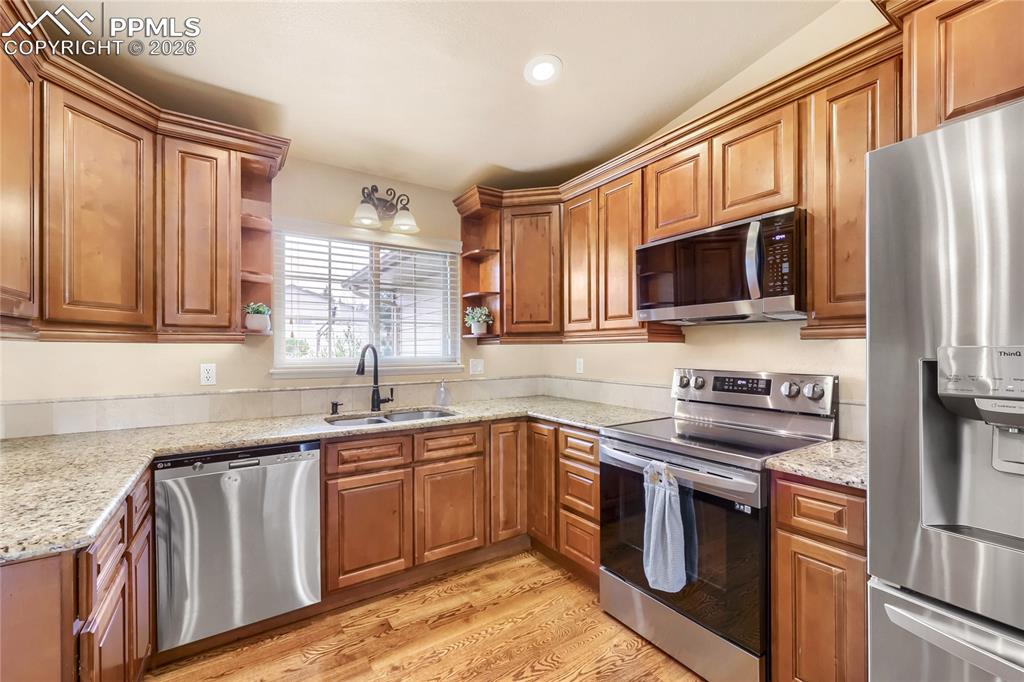 Image 8 of 24: Kitchen