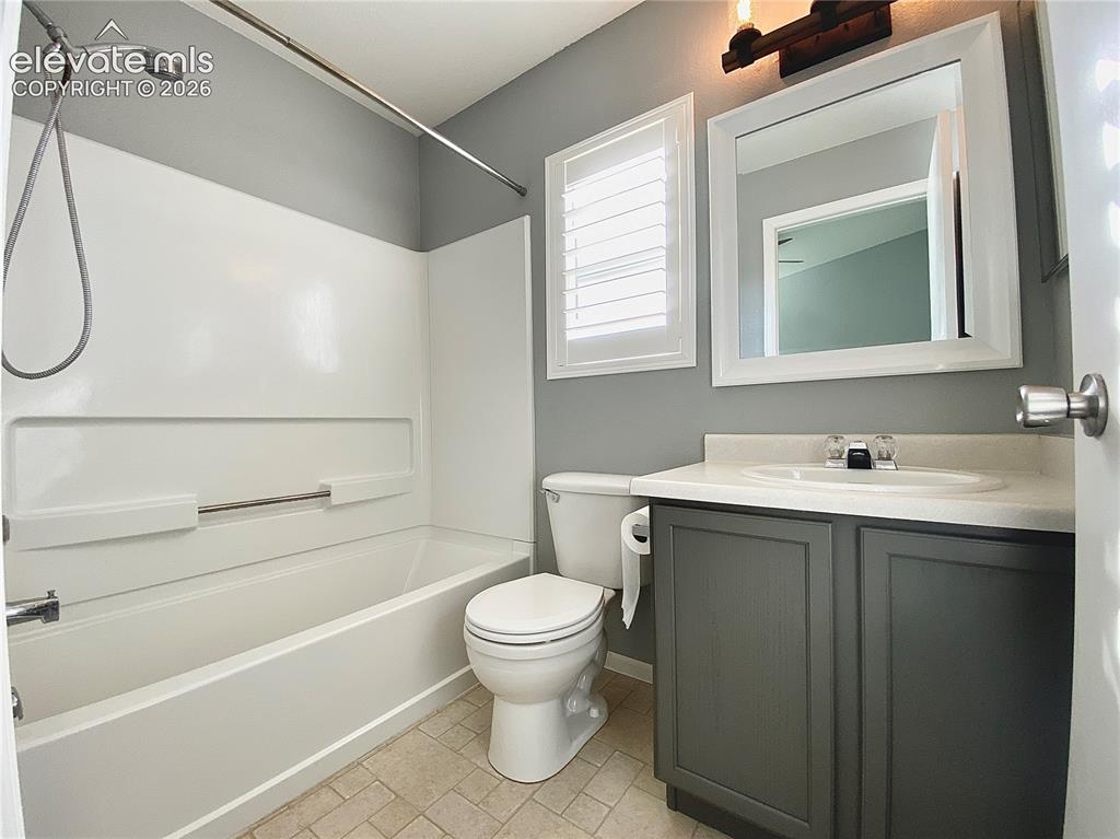 Image 8 of 16: Bathroom