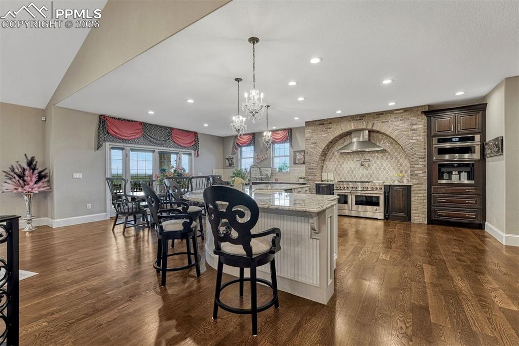 Image 15 of 50: Kitchen