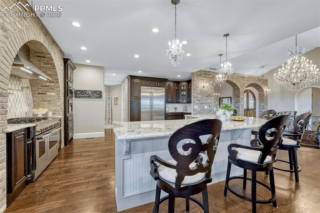 Image 19 of 50: Kitchen