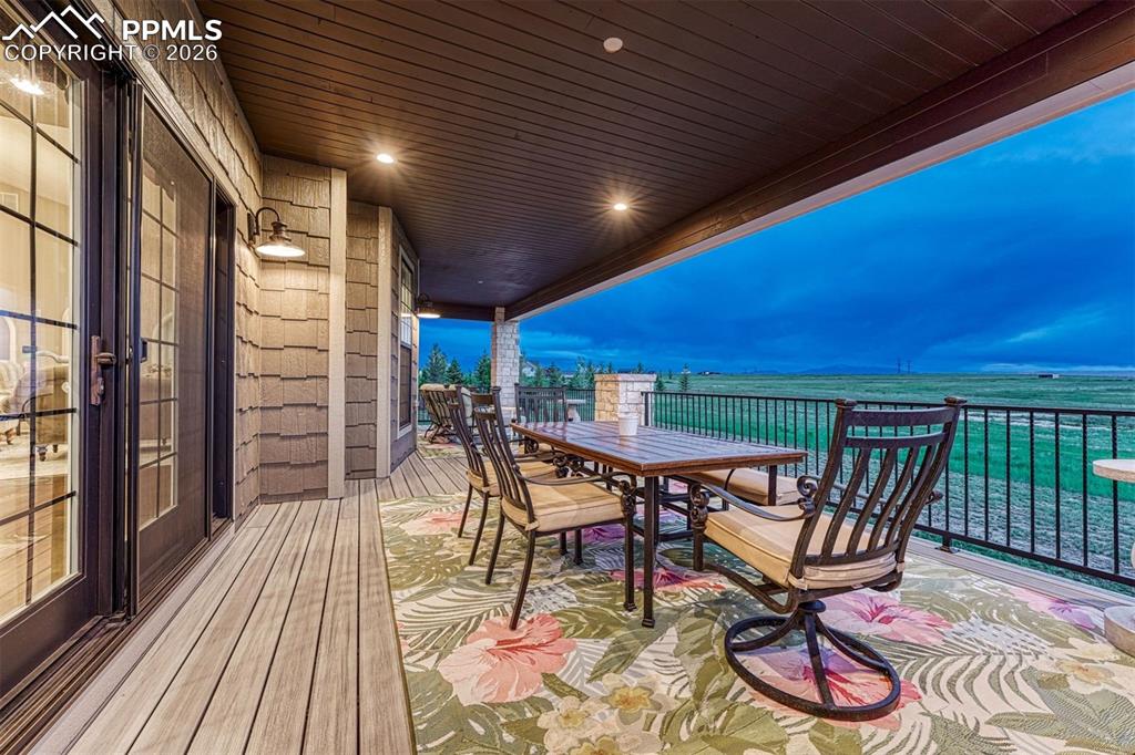 Image 26 of 50: Deck