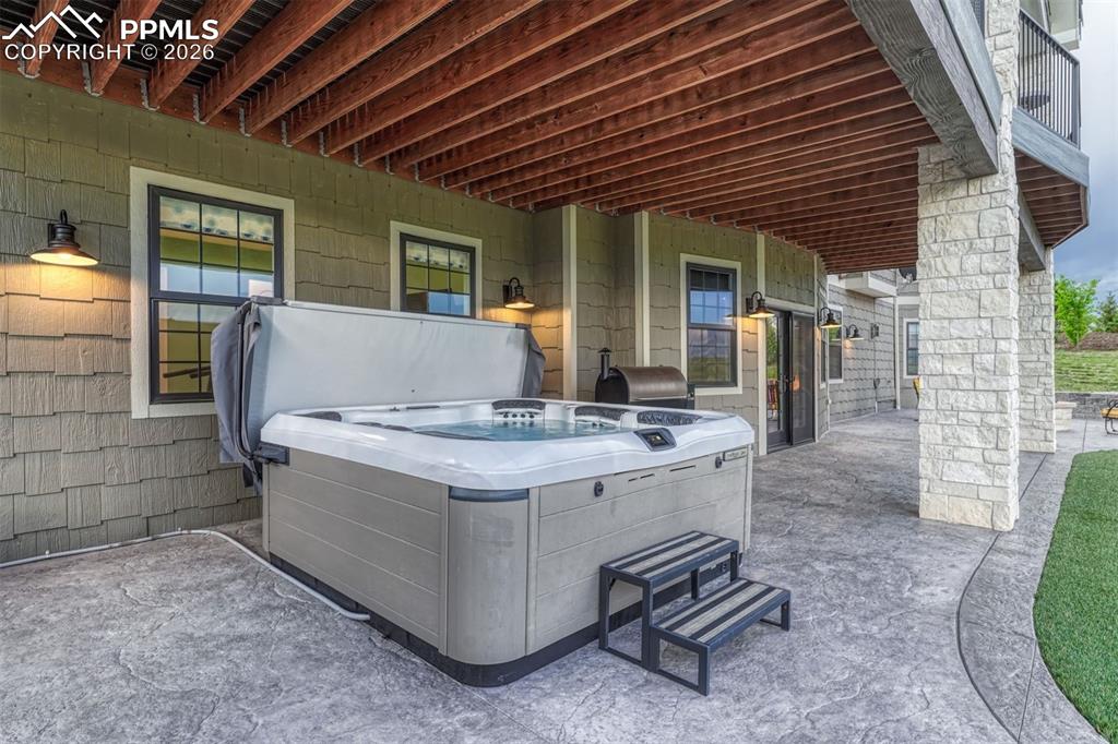 Image 39 of 50: Patio