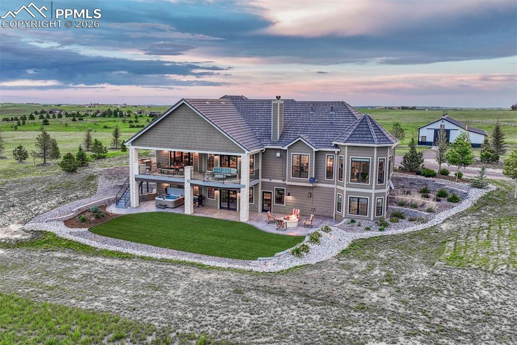 Image 4 of 50: Back of Structure