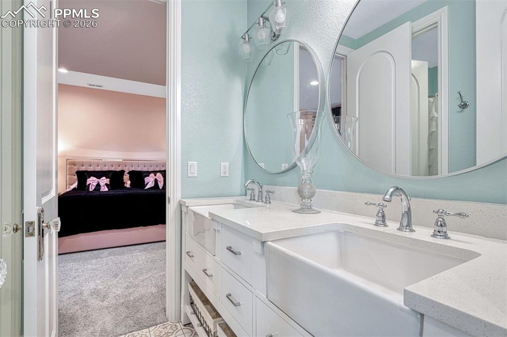 Image 41 of 50: Bathroom