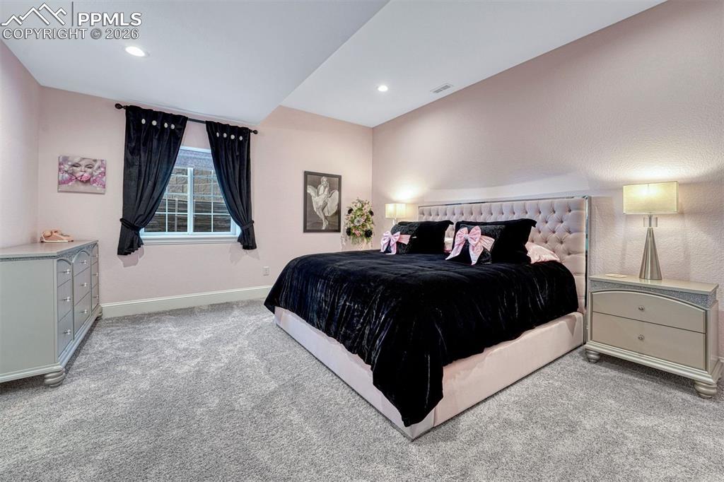 Image 42 of 50: Bedroom