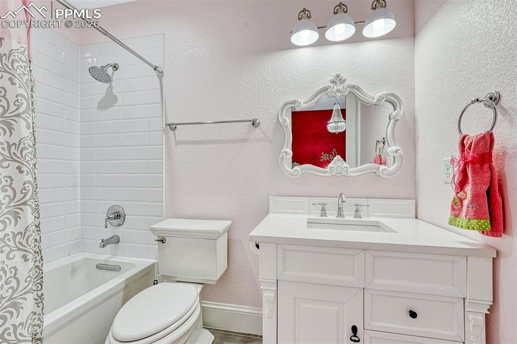 Image 46 of 50: Bathroom