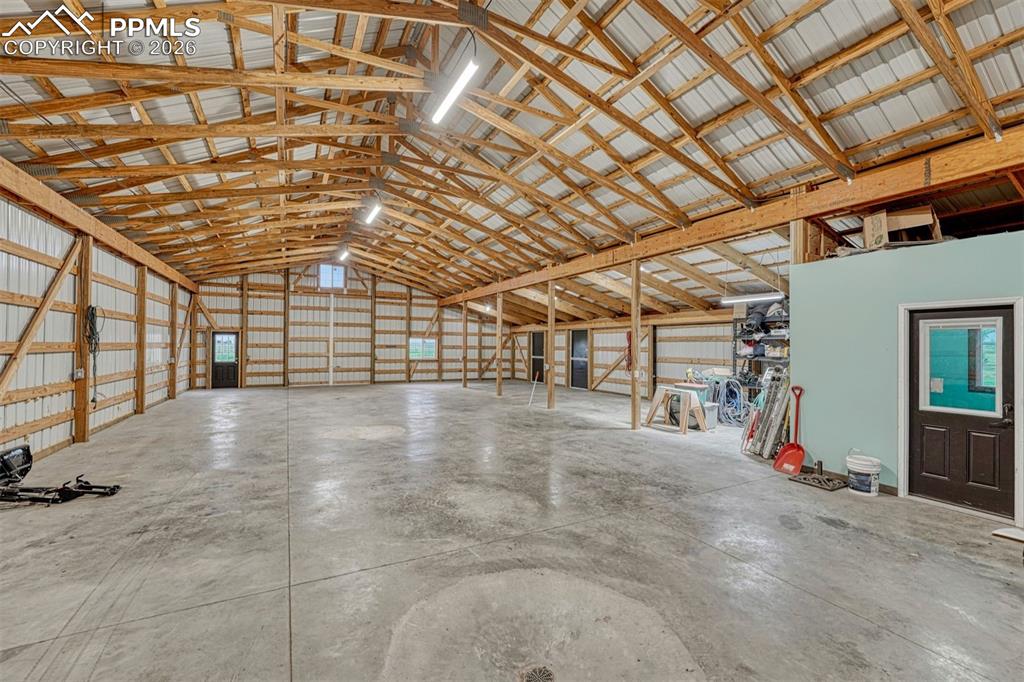 Image 49 of 50: Garage