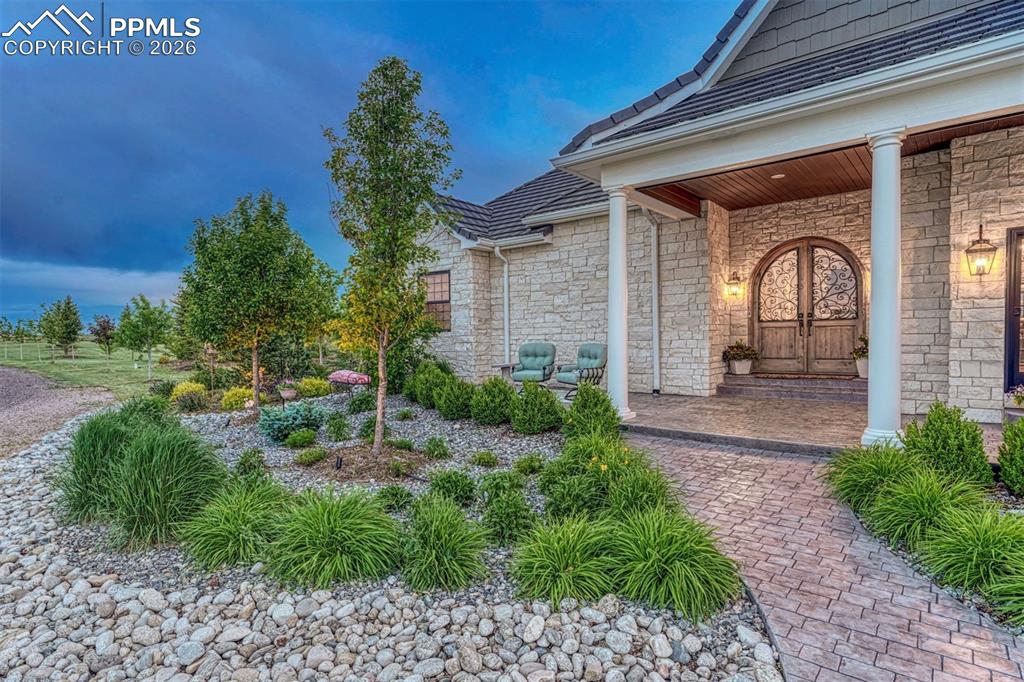 Image 8 of 50: Entry