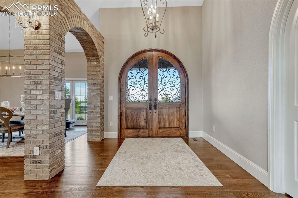 Image 9 of 50: Entry