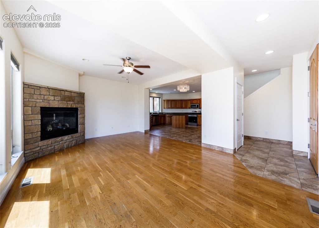 Image 10 of 50: Living Room