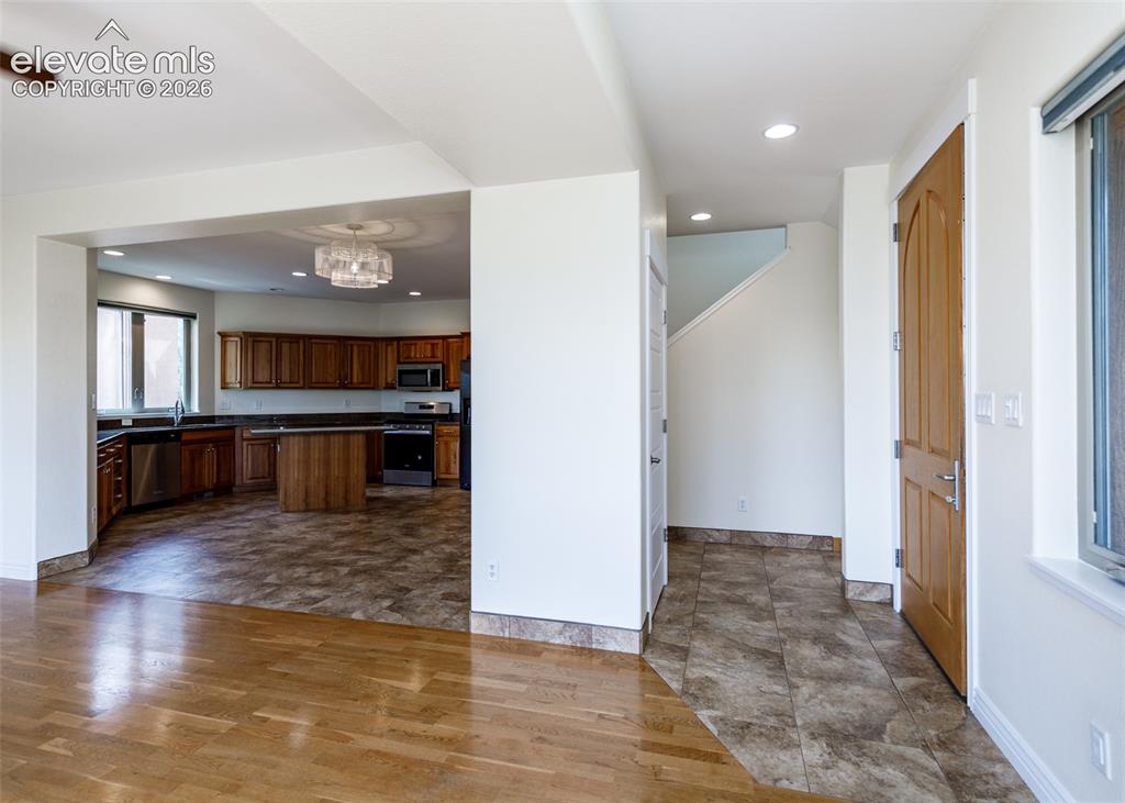 Image 11 of 50: Kitchen