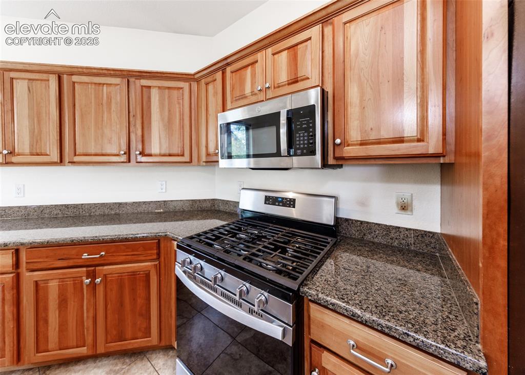 Image 14 of 50: Kitchen