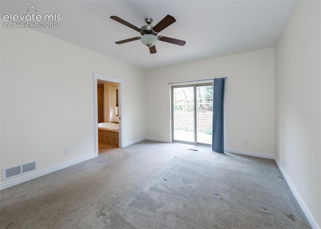 Image 19 of 50: Bedroom