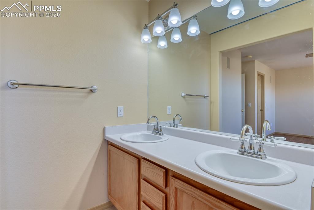 Image 44 of 50: Bathroom