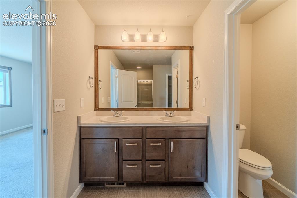 Image 18 of 37: Bathroom