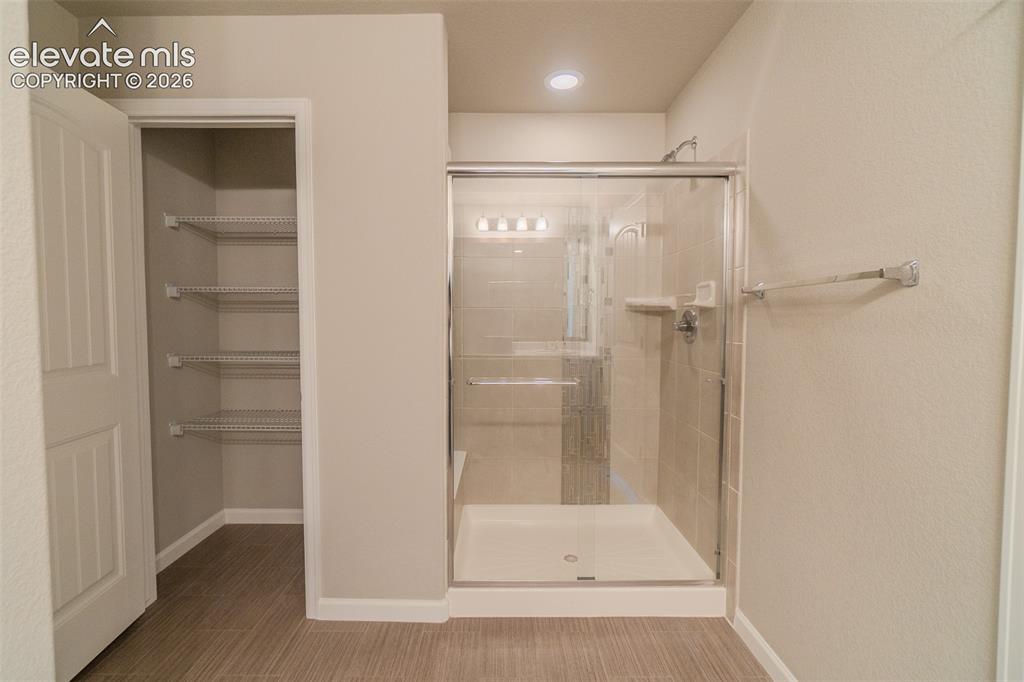 Image 19 of 37: Bathroom