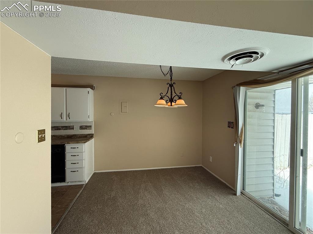 Image 9 of 33: Dining Area