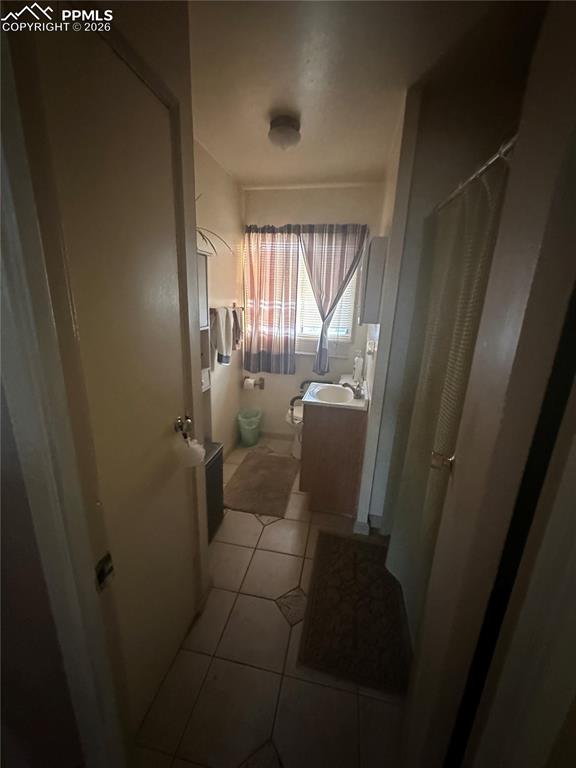 Image 9 of 9: Bathroom