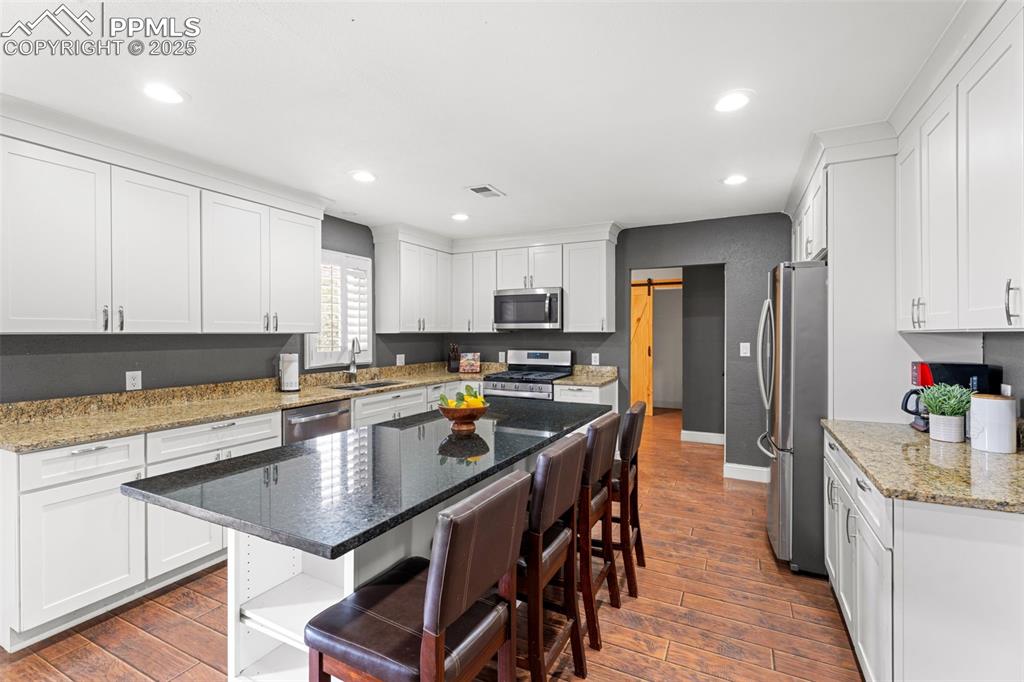Image 10 of 46: Kitchen