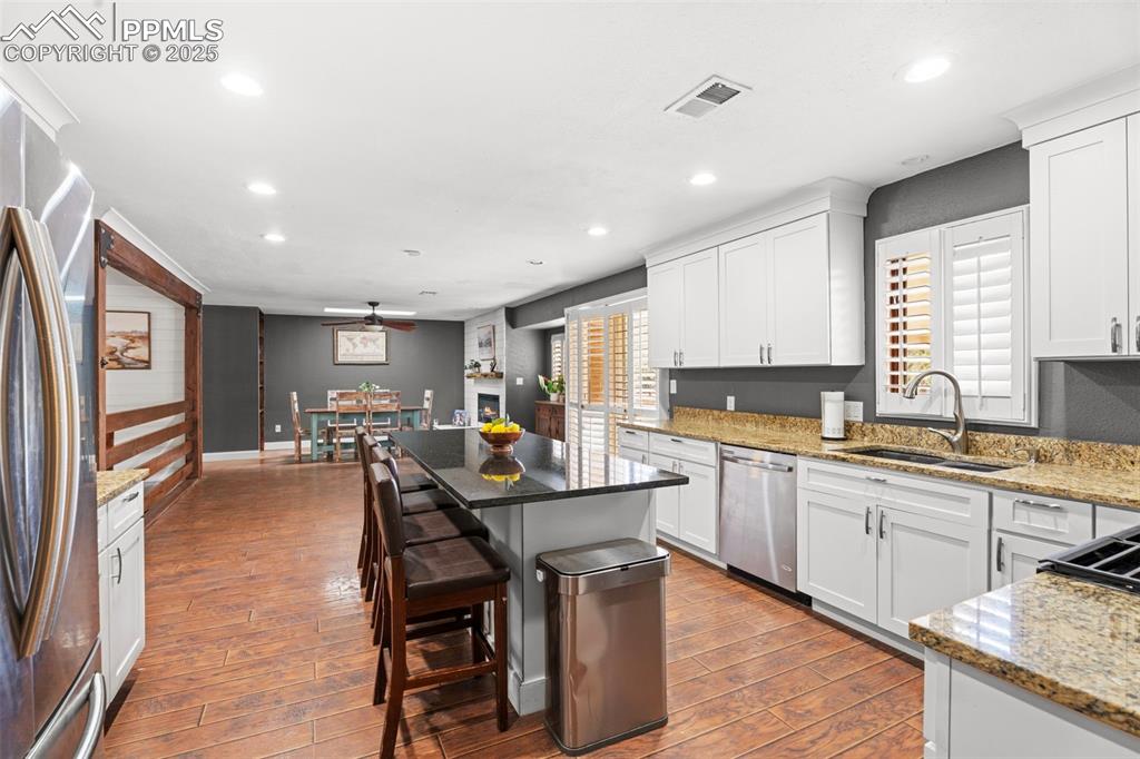 Image 11 of 46: Kitchen