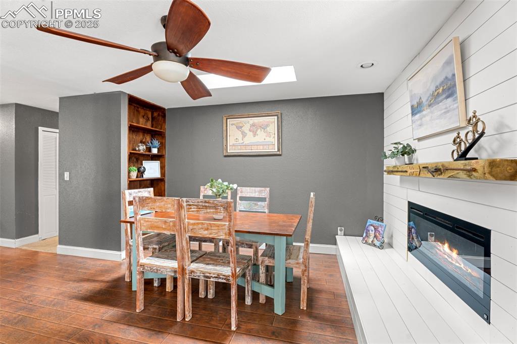 Image 12 of 46: Dining Area