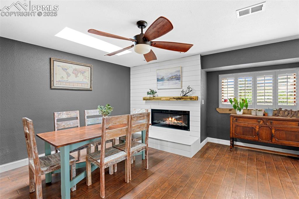 Image 13 of 46: Dining Area