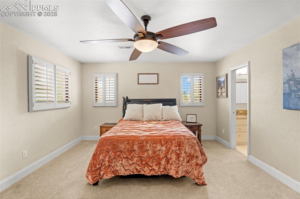 Image 19 of 46: Bedroom