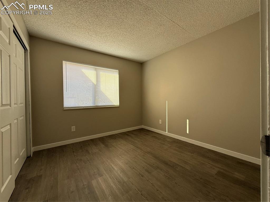 Image 12 of 24: Bedroom