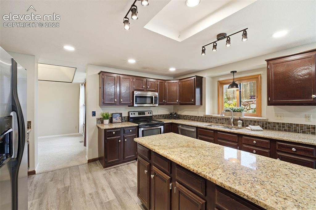 Image 12 of 50: Kitchen