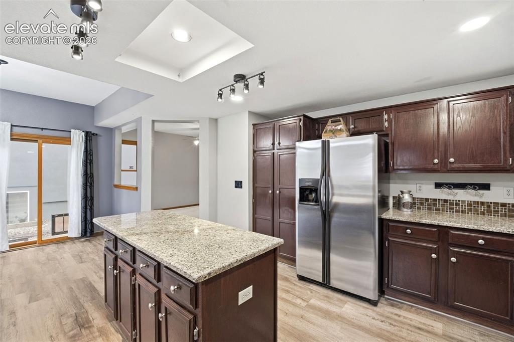 Image 15 of 50: Kitchen