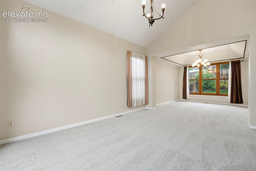 Image 5 of 50: Living Room