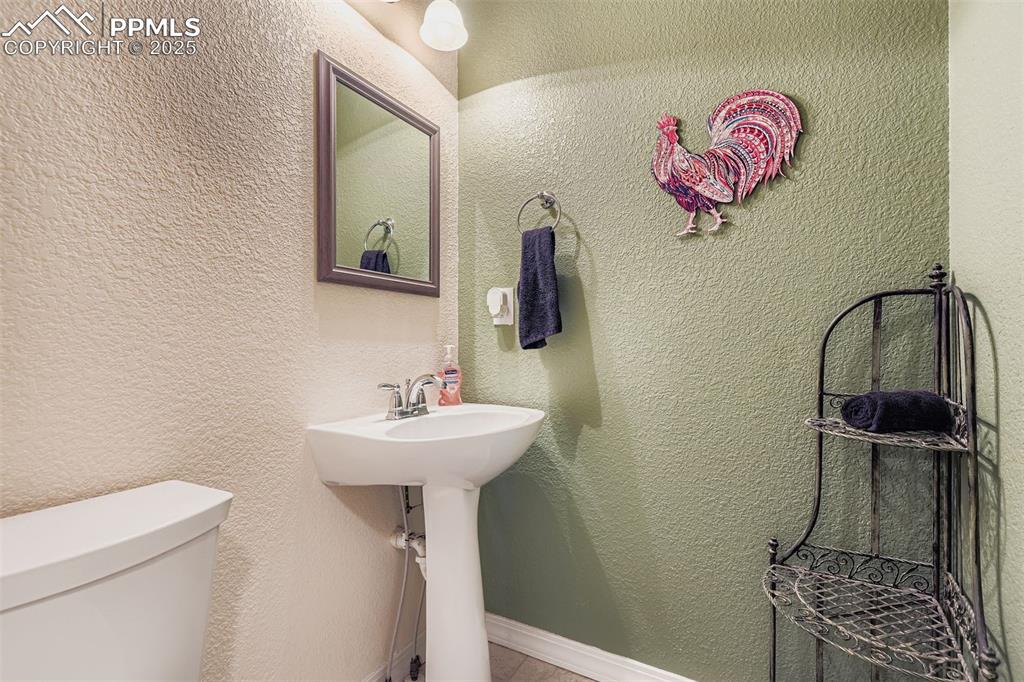 Image 15 of 29: Half bathroom 