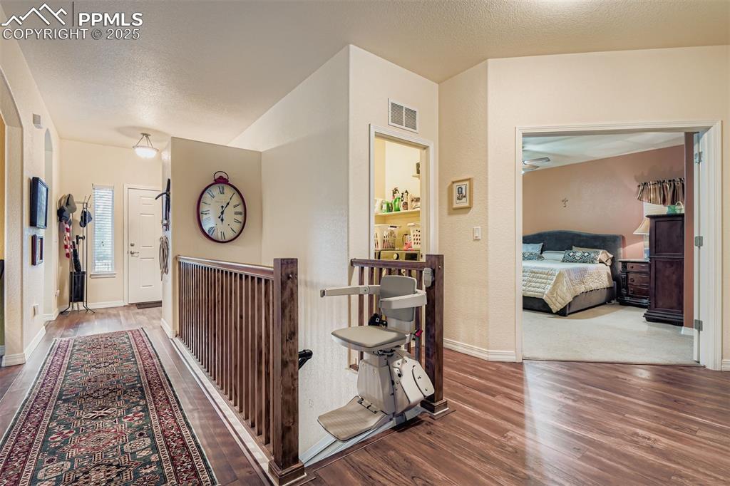 Image 6 of 29: Hallway 