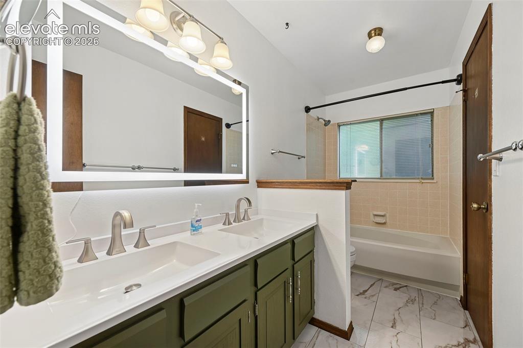Image 15 of 35: Bathroom