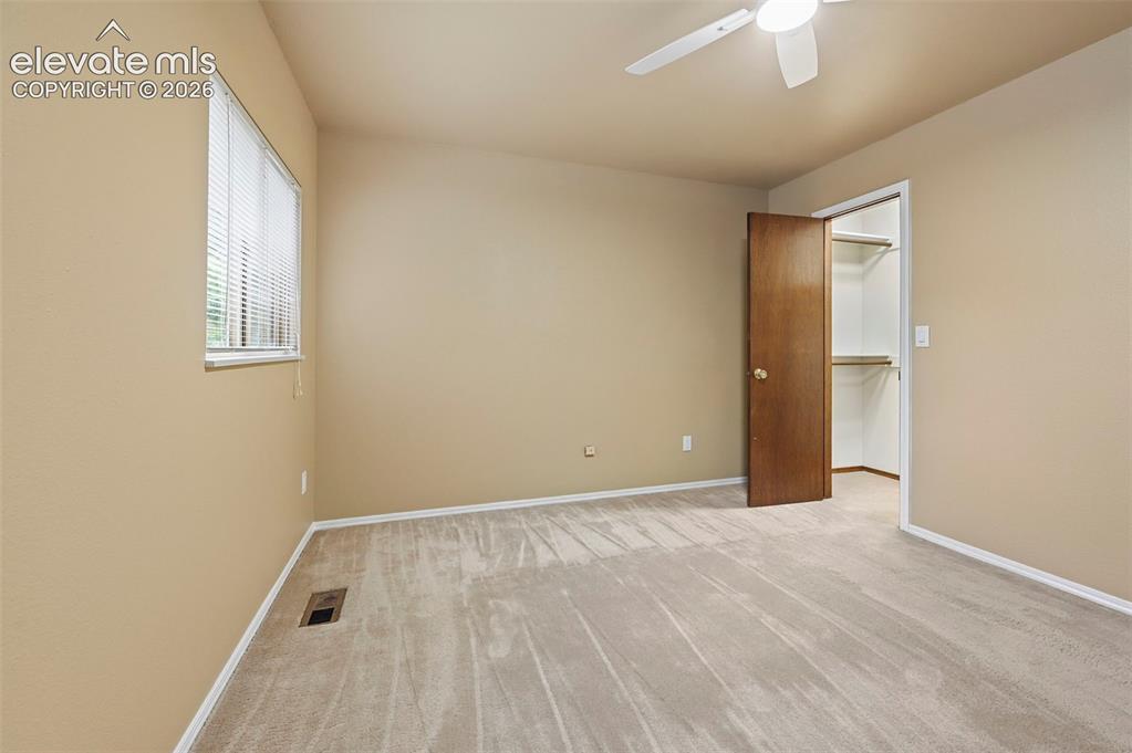 Image 18 of 35: Bedroom