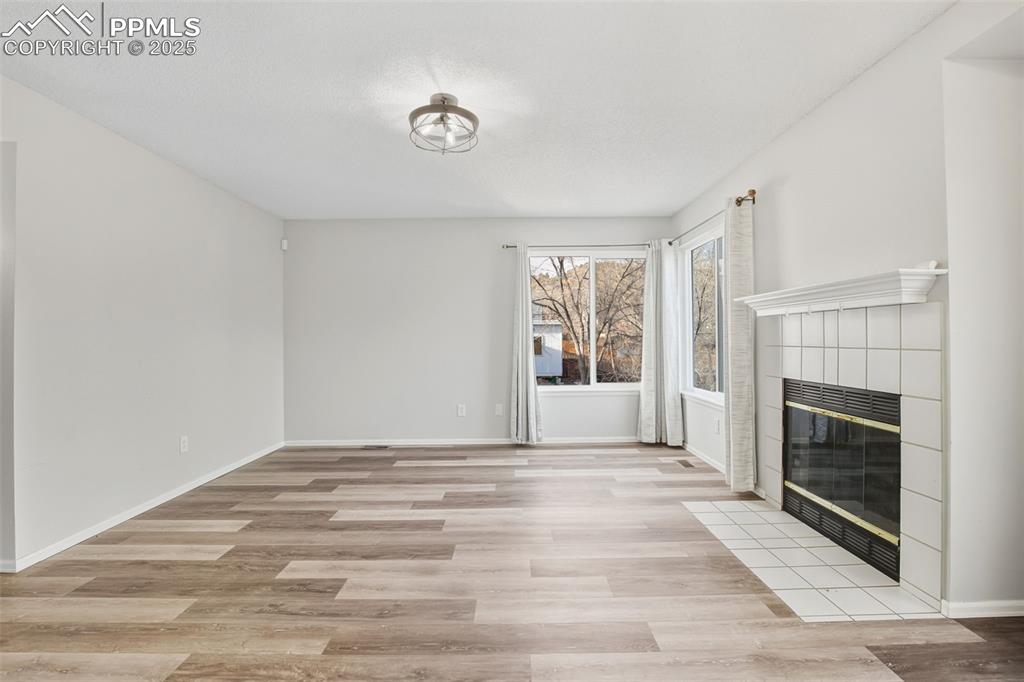 Image 15 of 35: Living Room