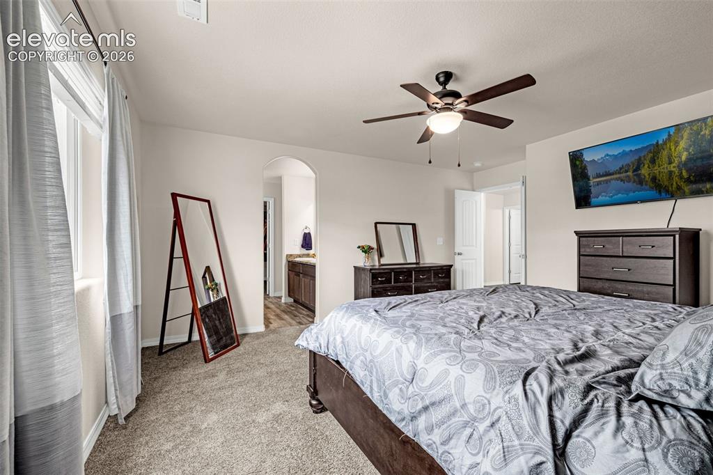 Image 15 of 31: Bedroom