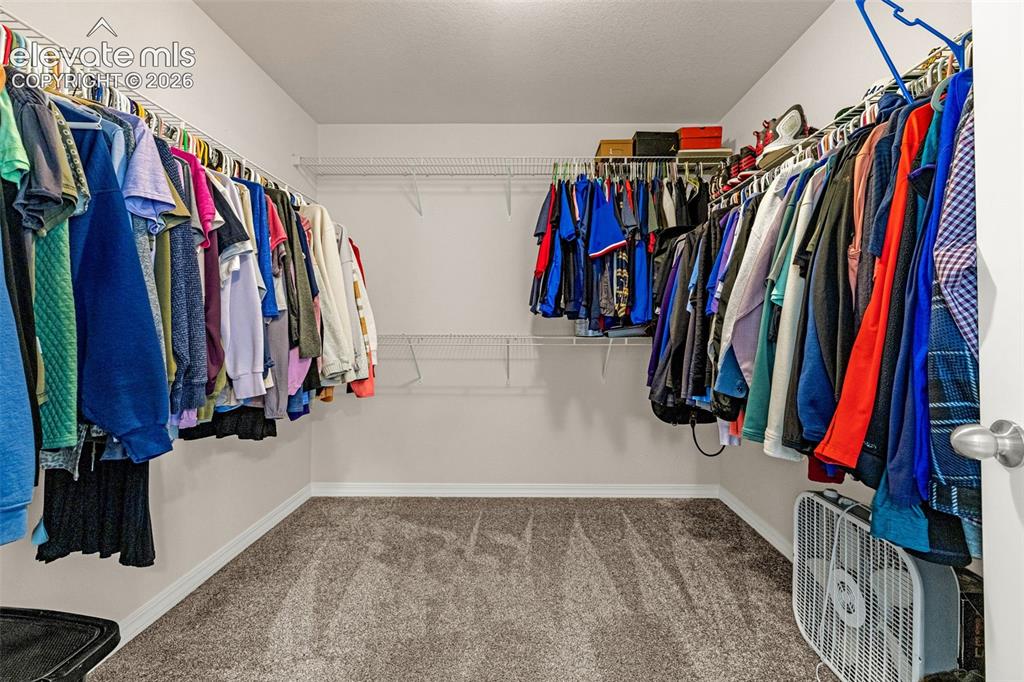 Image 18 of 31: Closet