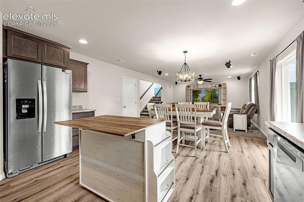 Image 9 of 31: Kitchen
