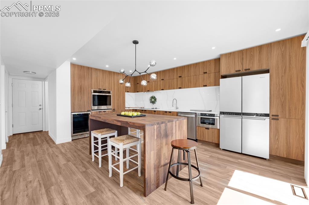 Image 11 of 50: Living Room