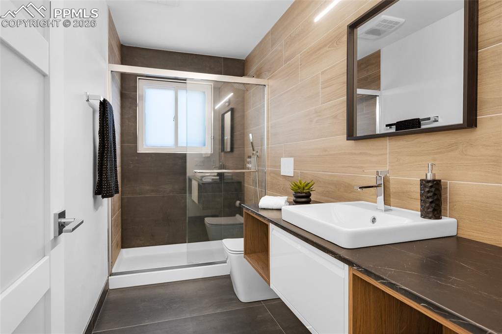 Image 17 of 50: Kitchen