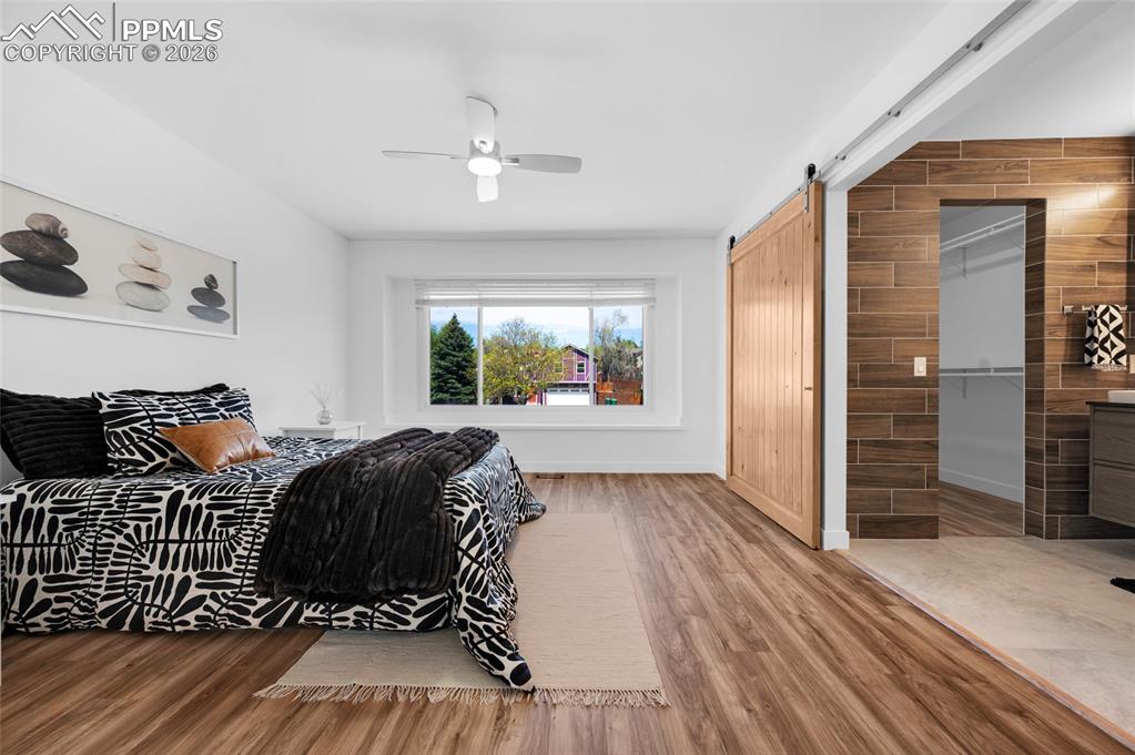 Image 19 of 50: Kitchen